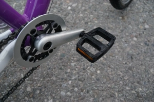 Kinderfahrrad Woom 4 Violett mit Seitenständer und Schutzblechen Bild 3