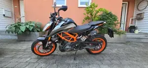 KTM Duke390 BJ2021 wenige KM Bild 3