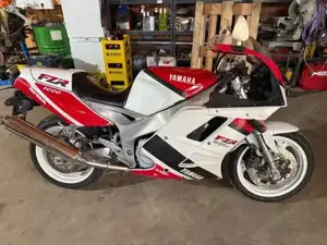 Yamaha FZR 1000