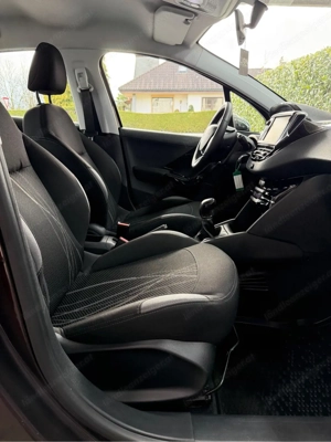 Peugeot 208 Active 1,2 VTI 82 Bild 9