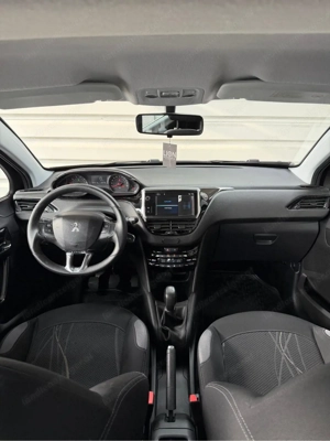 Peugeot 208 Active 1,2 VTI 82 Bild 10