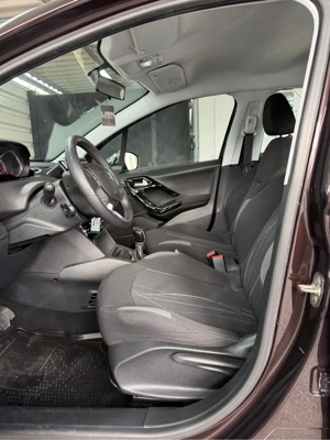 Peugeot 208 Active 1,2 VTI 82 Bild 11