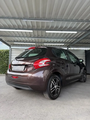 Peugeot 208 Active 1,2 VTI 82 Bild 3