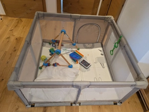 Laufstall Baby zu verschenken 