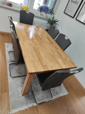 Tisch und Stühle  Bild 4