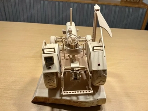 Oldtimer Steyr Traktormodel aus Holz Bild 4