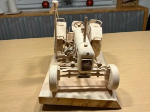 Oldtimer Steyr Traktormodel aus Holz Bild 2