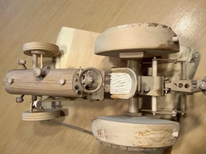 Oldtimer Steyr Traktormodel aus Holz Bild 3