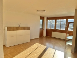 Sonnige 3-Zimmer Wohnung mit Tiefgarage im Dorfzentrum Bild 2