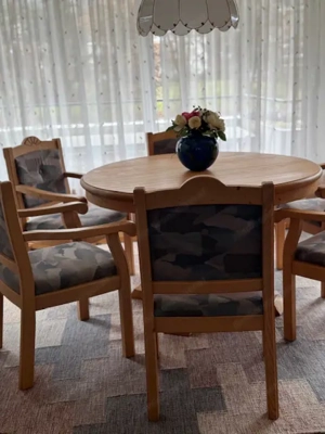 Esstisch aus massiver Fichte Bild 2