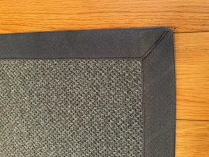 Teppich mit blauer Umrandung Bild 3