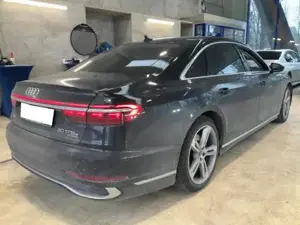 Audi A8 Bild 6