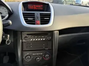 Peugeot 207 Bild 11