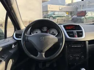 Peugeot 207 Bild 12