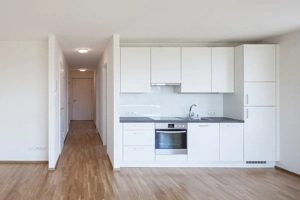 Freundliche 2-Zimmer-Wohnung mit Einbauküche in Höchst wird frei ab MAI  Bild 2