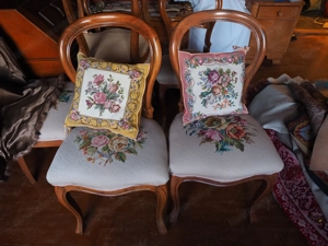 Biedermeier-Stilmöbel aus Vollholz - Esstisch ausziehbar mit 6 Stühlen Bild 4