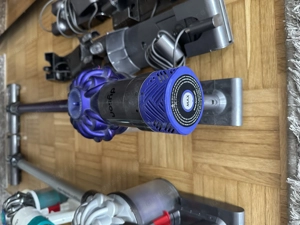 Dyson Staubsauger 3 Stück mit vielen Zubehörteilen!!! Bild 2