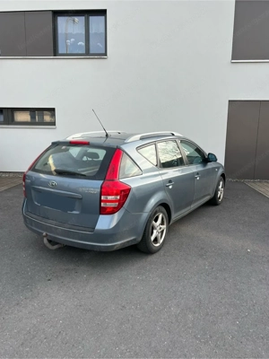 Verkaufe Kia Ceed 1.6 CRDi Sporty Wagon (Diesel) Bild 3
