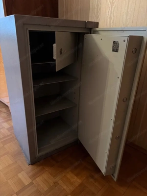 Tresor freistehend Bild 2