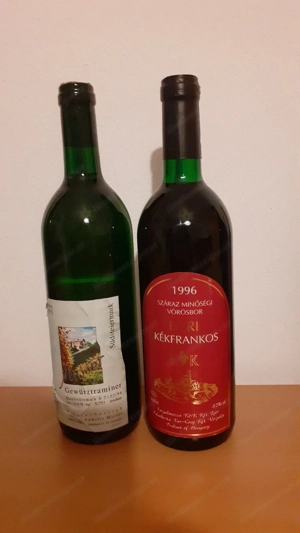 Eine Flasche Weiß Wein 1993er und eine Flasche Rot Wein 1988er zusammen um 10.- Euro zu verkaufen