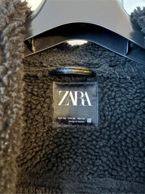 Zara Teddyfell Jacke mit Lederoptik Bild 3