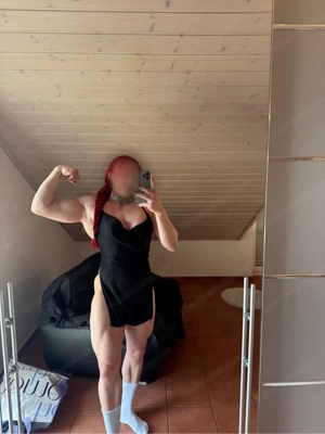 Lady Minihulk - Bodybuilding Domina Bild 2
