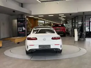 Mercedes-Benz E 220 Bild 6