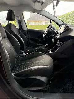Peugeot 208 Bild 2