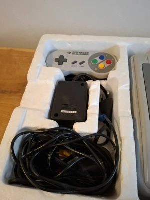Super Nintendo SNes Konsole Vintage 90er Jahre Bild 3