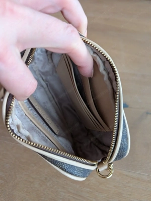 michael kors kleine crossbody handytasche Bild 3