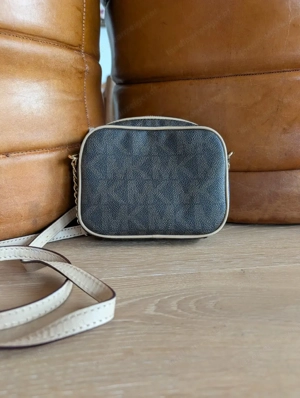 michael kors kleine crossbody handytasche Bild 2