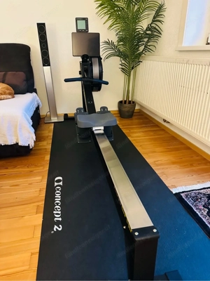 Concept2 RowErg Rudergerät (PM5) inkl. Matte & Tablethalterung   neuwertig Bild 3