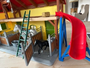 Schleich Pferdestall Bild 3