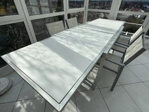 Auziehbarer Terrassentisch mit 4 Stühlen Bild 5