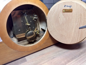 massive alte Uhr mit leichtem Makel - Hersteller Gröblinger Bild 2