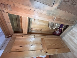 stilvoller alter Bauernkleiderkasten aus Massivholz  Bild 4