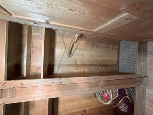stilvoller alter Bauernkleiderkasten aus Massivholz  Bild 6