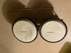 Trommel mit Schlagstöcken