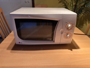 gebrauchte funktionstüchtige Mikrowelle der Marke LG Bild 2