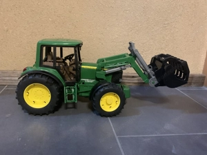 Bruder Traktor John Deere