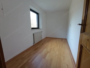 Charmante 3-Zimmer-Wohnung mit Kachelofen & Garten in ruhiger Sackgasse Bild 7