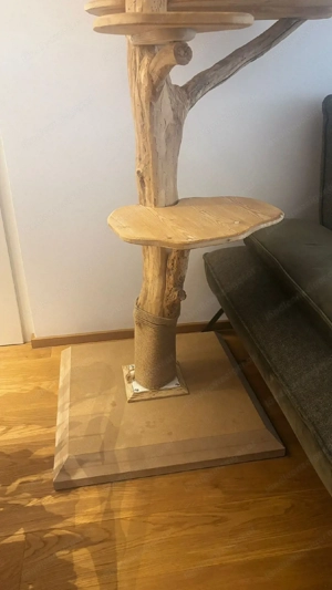 Katzenbaum aus echtem Holz Bild 3