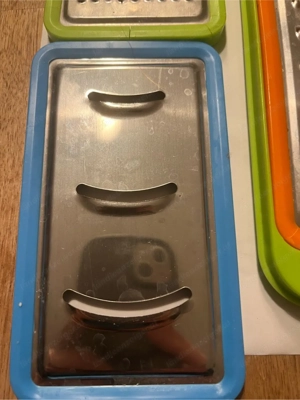 Bunte Küchenreibe grob, mittel, fein praktisch für Käse, Gemüse & mehr Bild 2