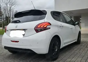 Peugeot 208 Bild 2