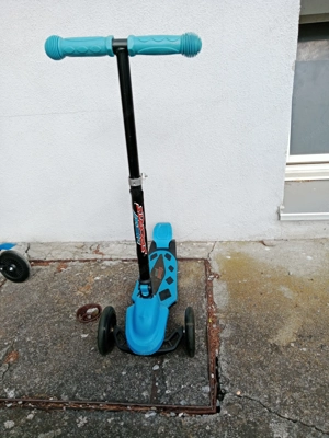 Scooter mit 3 Rädern  Bild 2