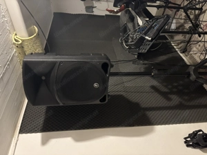 Makie PA Boxen 1000 Watt Thump12  2 Stk mit Stativ Bild 3