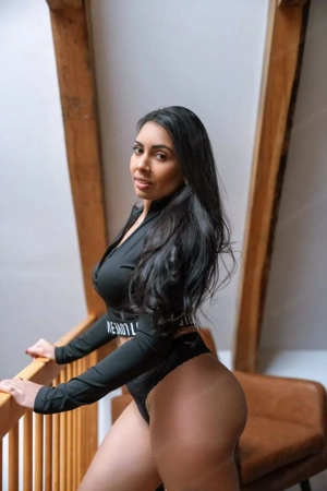 New Frau in STADT   Bild 2