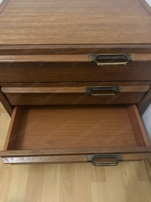 2 schöne Nachtkästchen   Nachttische - Eiche furniert - 3 Schubladen - sehr stabil Bild 6