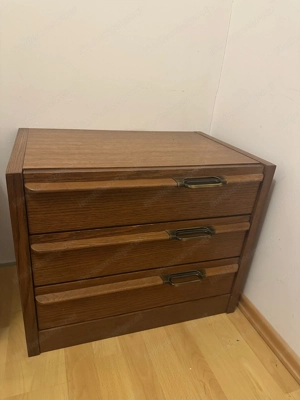 2 schöne Nachtkästchen   Nachttische - Eiche furniert - 3 Schubladen - sehr stabil Bild 4