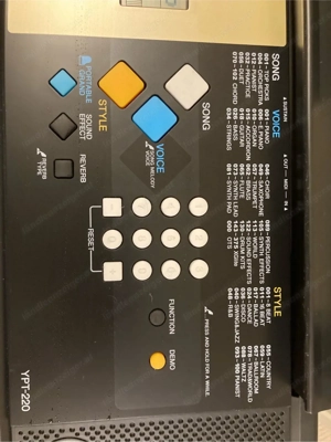 Yamaha YPT 220 digital Keyboard Bild 3